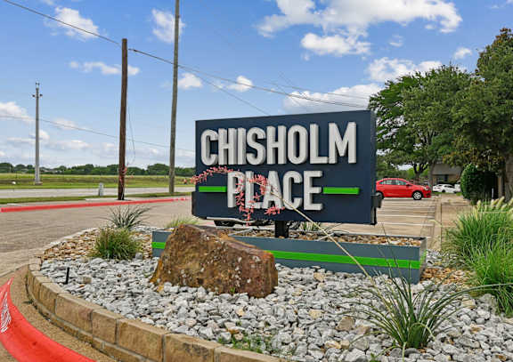 Chisholm Place apartments swimming pool, Plano, TX