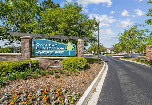 Property sign for Oakleaf Plantation Apartment Homes at the community entrance in Jacksonville, FL