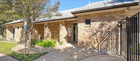 Exterior of the leasing office entry at On the Green apartments in Austin, TX