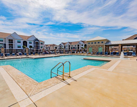 Pool Daytime at Parkside Grand Apartments in Pensacola, FL