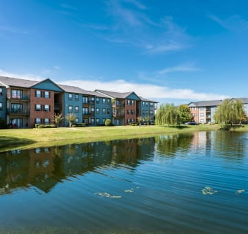 Private Pond at Island Park Apartments in Shreveport, Louisiana, LA