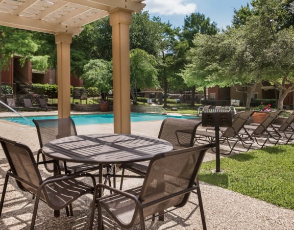 Poolside Picnic and Grilling Station at Jefferson Place Apartments in Irving, Texas, TX
