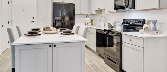 Fully Equipped Eat-In Kitchen at Winfield Station Apartments, J Street Property Services, Illinois, 60190
