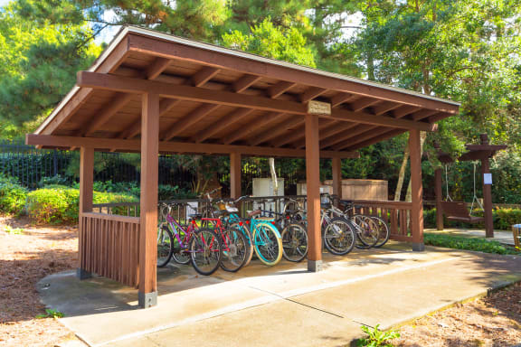 Evergreen Lenox Park Apartments bike racks