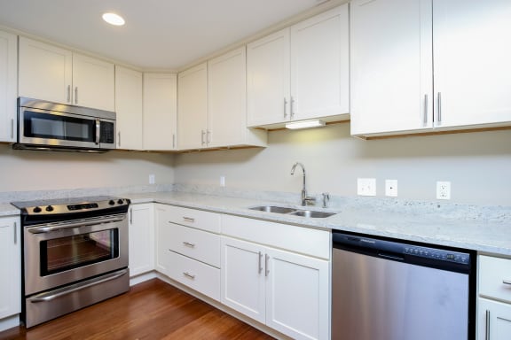 Harbor Hill Apartments interior kitchen