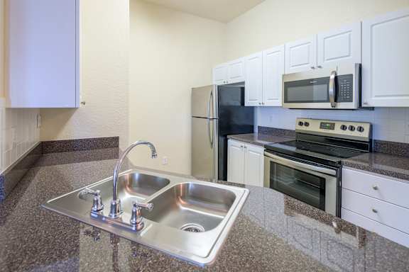 Park Del Mar Apartments refrigerator with ice makers