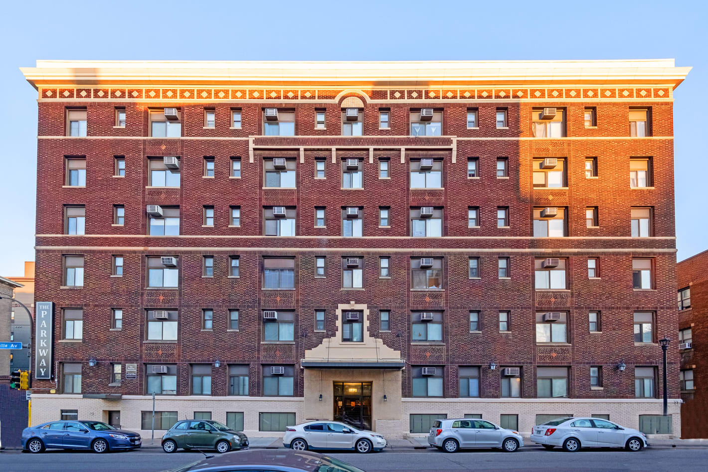 Photos The Buckingham / Commodore / Parkway Apartments Minneapolis, MN