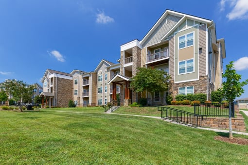Glenbrook Apartments - Exterior building with manicured lawn
