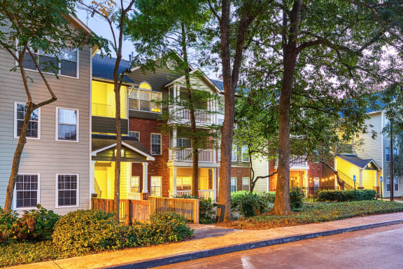 Evergreen Lenox Park Apartments exterior