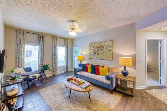 Evergreen Lenox Park Apartments interior living room