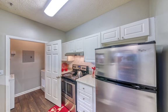 Evergreen Lenox Park Apartments interior kitchen
