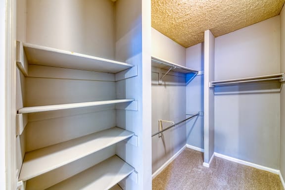 Evergreen Lenox Park Apartments walk-in closet