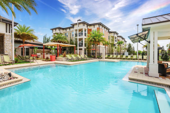 Nona Park Village Apartments - resort-style swimming pool