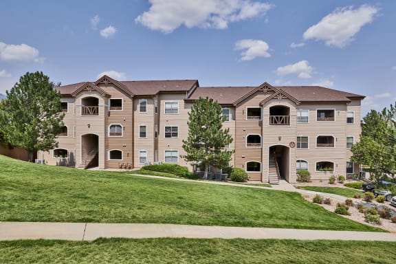 Grand Centennial - Beautifully landscaped grounds