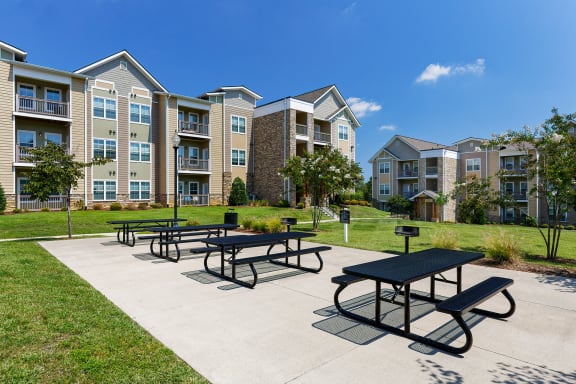 Glenbrook Apartments charcoal grills and picnic areas throughout