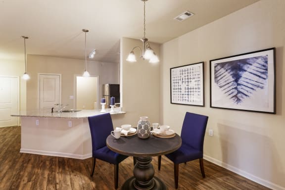 Glenbrook Apartments - Interior - Dining area