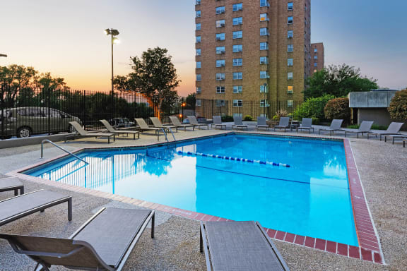 Quality Hill Towers - pool
