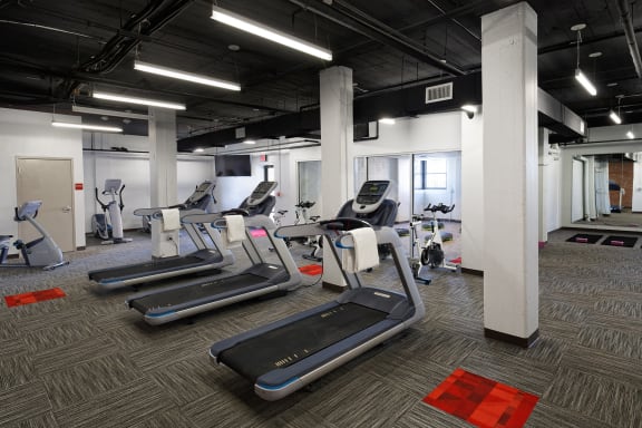 Quality Hill Towers - Fully-equipped fitness center