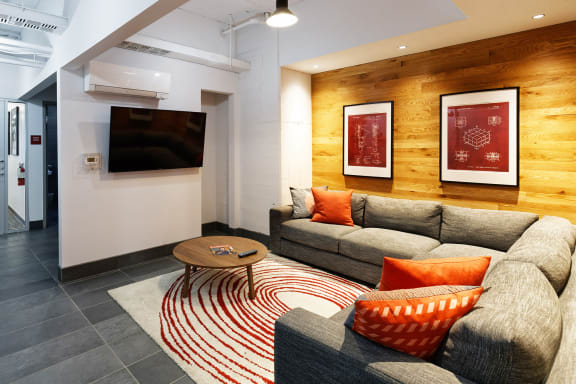 Quality Hill Towers - Resident lounge with Wi-Fi and HDTV