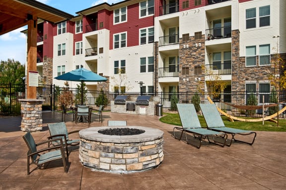 Enclave at Cherry Creek - Outdoor lounge with fire pit