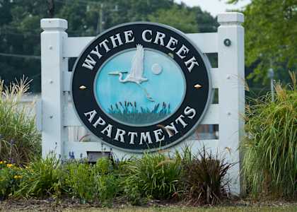 Sign for Wythe Creek Apartments