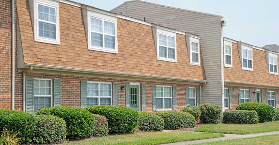 Exterior  at Warwick Villages Apartments in Newport News VA