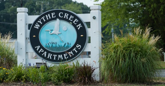 Sign for Wythe Creek Apartments