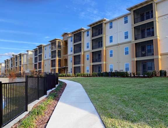 A building with a $350 off move-in costs advertisement.