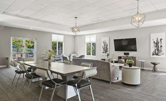 social lounge with comfortable seating at HighPoint apartments