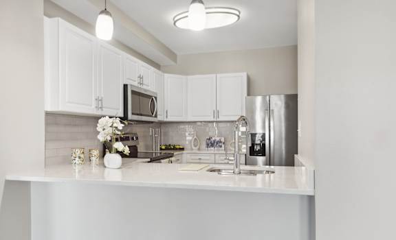 luxury kitchen at HighPoint apartments 12 Highpoint Circle, Quincy, MA 02169