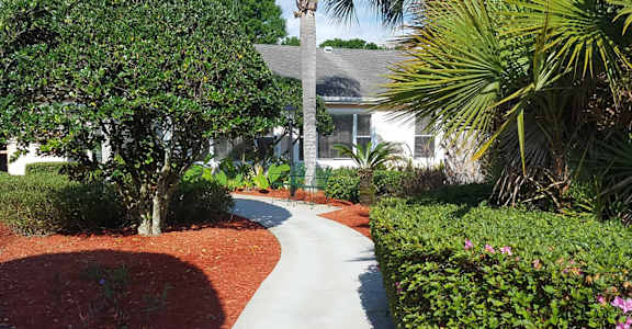 Courtyard Garden at Savannah Court of Brandon, Florida