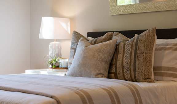 Bedroom at The Highlands Apartments, Charlotte, 28217