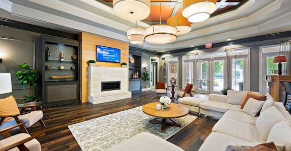 The spacious, comfortable clubhouse lounge at Fenwyck Manor Apartments for rent