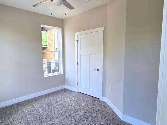 Bright Living Room at Greenwood Commons Apartments, Delaware, 43015