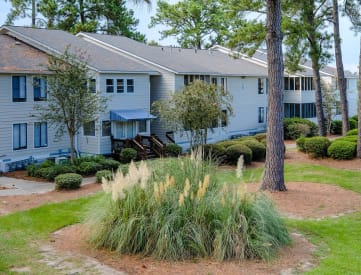 Outdoor Greenery at River Crossing Apartments, 31404
