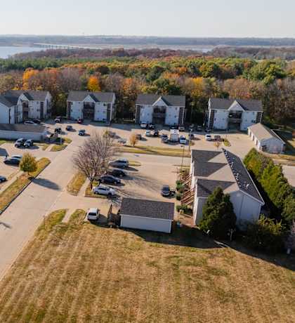 A bird's eye view of a residential area with houses and cars. at Saylorville Lakeside, Polk City, Iowa