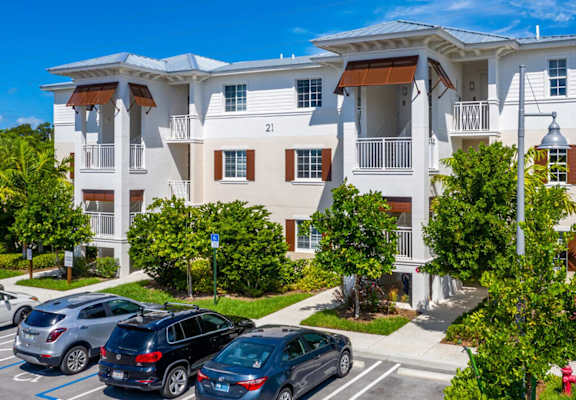 Front elevation of Playa Apartments in Key Largo