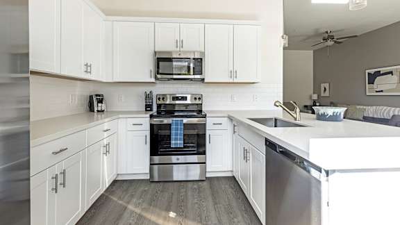 Linda Vista Luxury Rentals in Oro Valley, Arizona Model Kitchen