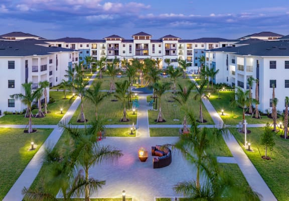 Grand Central Apartments | Apartments in Fort Myers, FL
