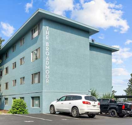 The Broadmoor Apartments in Spokane, Washington Exterior and Parking