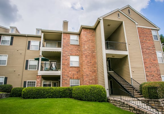 Exterior of one and two bedroom apartments in Valley Ranch