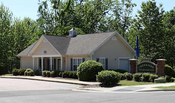 A building with a sign that says Creekside Apartments.