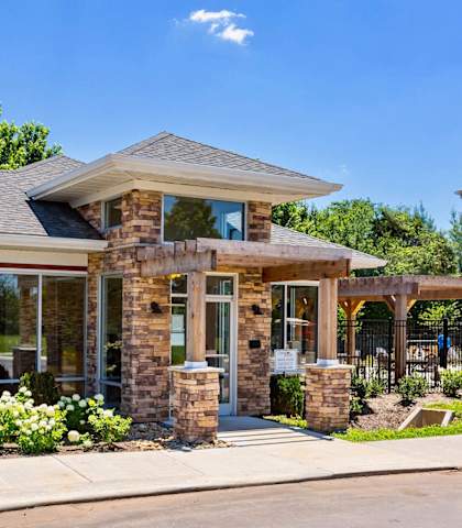 Leasing Office Exterior View at Chariot Pointe Apartments, Murfreesboro