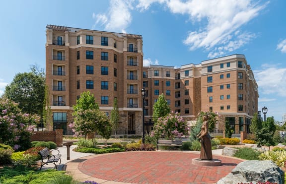 Exterior View at Berkshire Dilworth in NC 28204