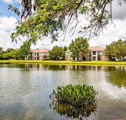 Dominium_River Trace_Outdoor Pond & Exterior Building