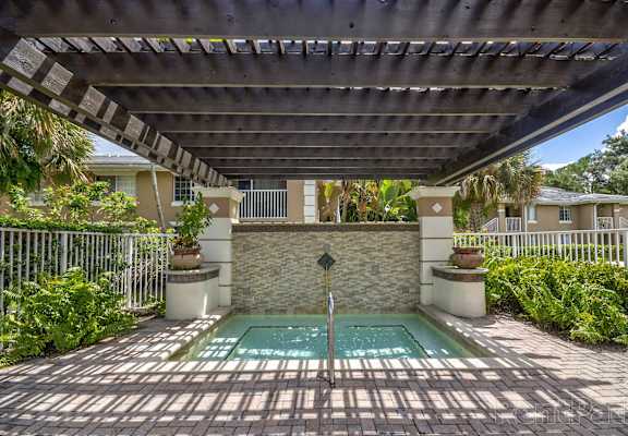 Outdoor Hot Tub And Spa at Heritage Cove, Florida
