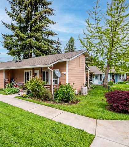 Victorian Olive Court Apartments in Scappoose OR