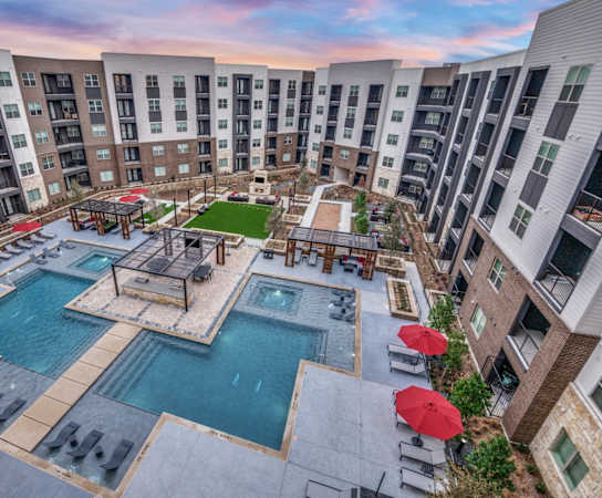 Aura Avant Apartments in Lewisville, Texas Pool with Lounge Chairs