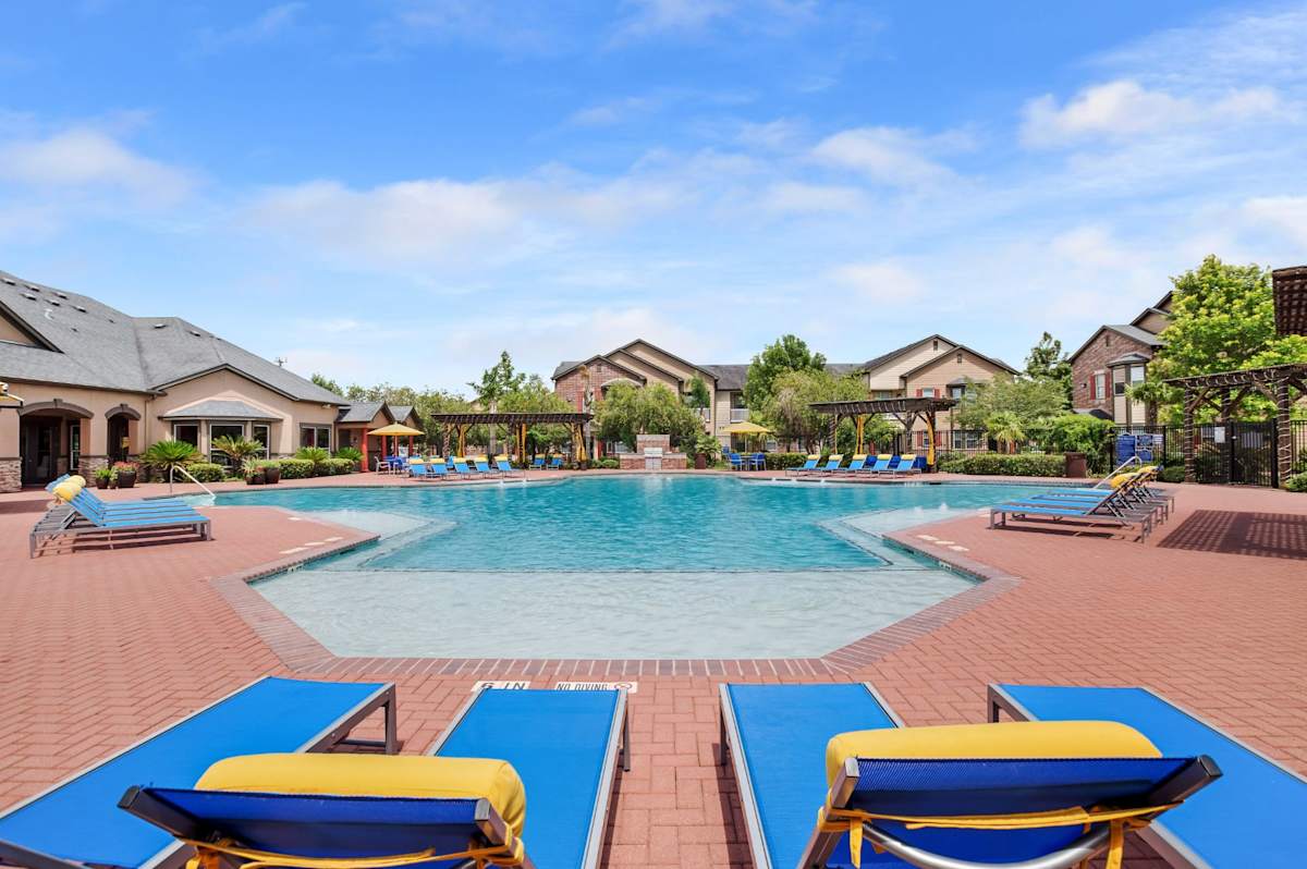 Artesian on Westheimer pool with sun loungers - Houston, TX