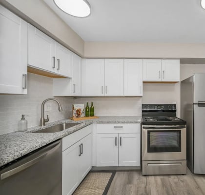 Modern Kitchen at Finneytown Apartments and Townhomes, Cincinnati, 45231